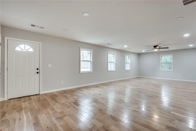 Building Photo - 2575 Barrylynn Dr