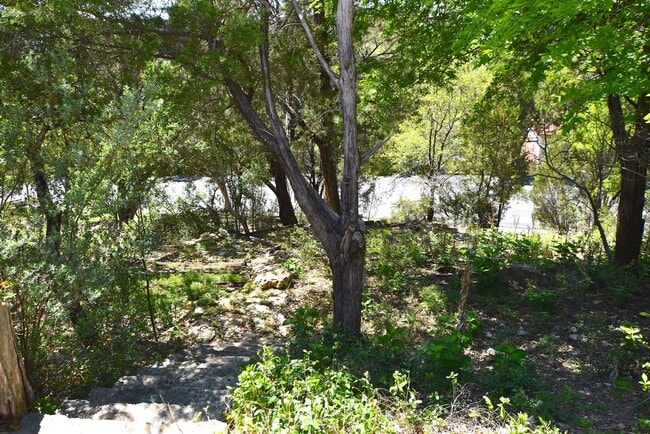 Building Photo - 1905 Toro Canyon Rd