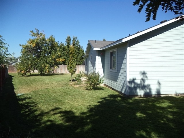 Building Photo - 611 Hampton Cir