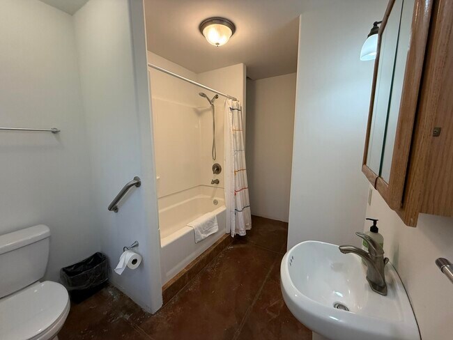 Building Photo - 60913 Manzanita Rd