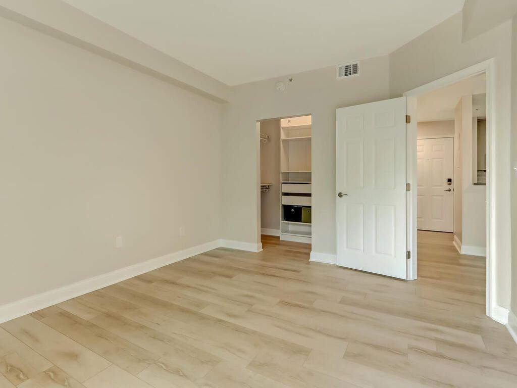 Building Photo - 1074 Peachtree Walk NE