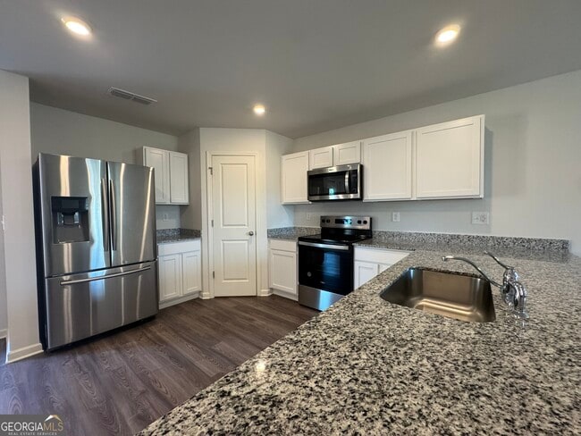 Building Photo - 528 Pemberton St