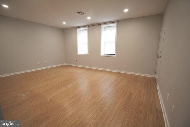 Building Photo - 20 Swan St