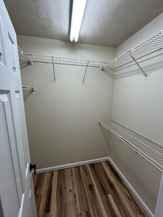 Building Photo - Hidden Gem in Holiday Park Subdivision!