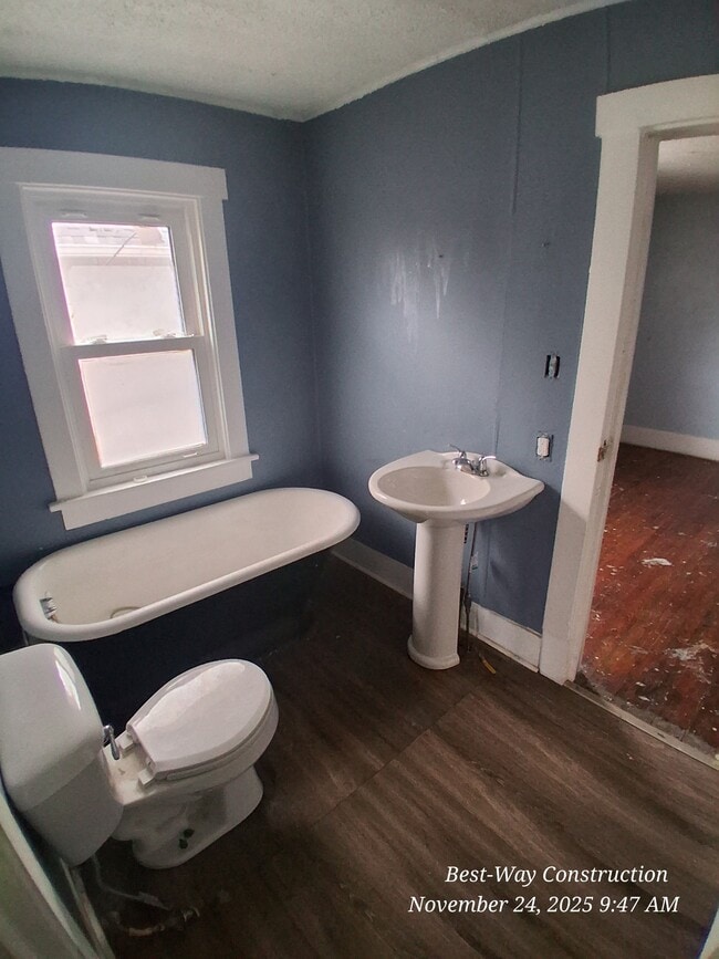 Building Photo - 2057 N Charles St