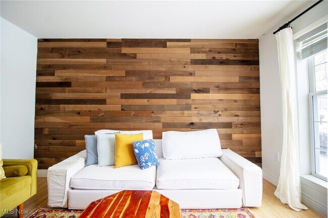 Building Photo - 889 Holborn Rd