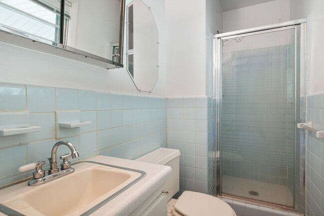 Building Photo - Charming 3 Bedroom Home with Tranquil Sett...