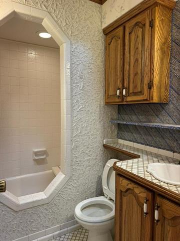 Building Photo - 2309 Richwood Dr