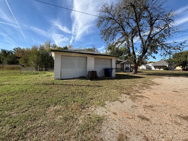 Building Photo - 105 S Magnolia St