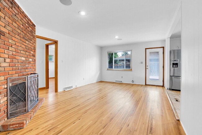Building Photo - $3,000.00, 3 Bed, 3 Bath, Single Family Ho...