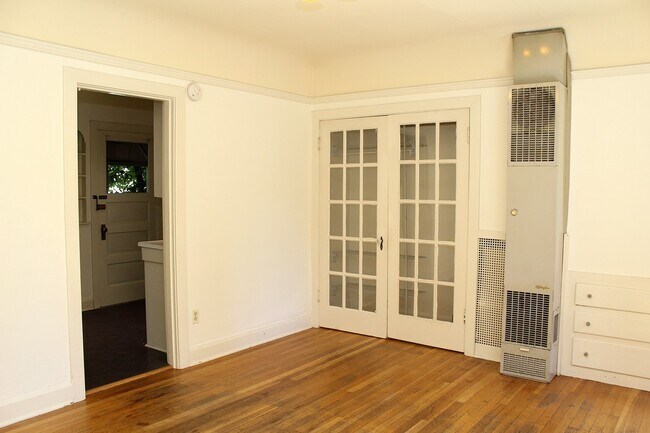 Building Photo - 3087 SE Ankeny St