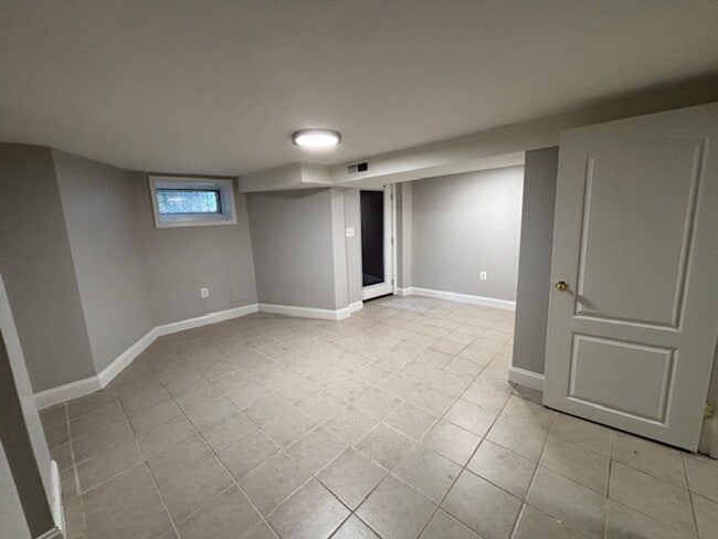 Building Photo - 2831 11th St NW