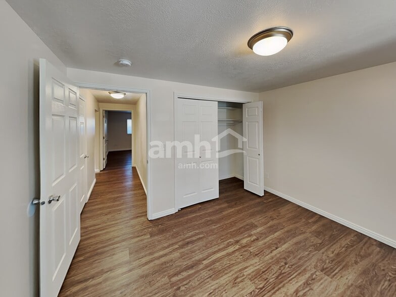Building Photo - 747 N 600 W