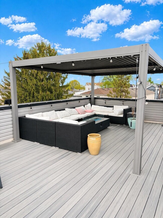 Building Photo - 192 Congress St