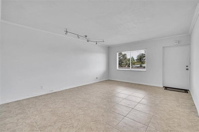 Building Photo - 2020 NE 56th St