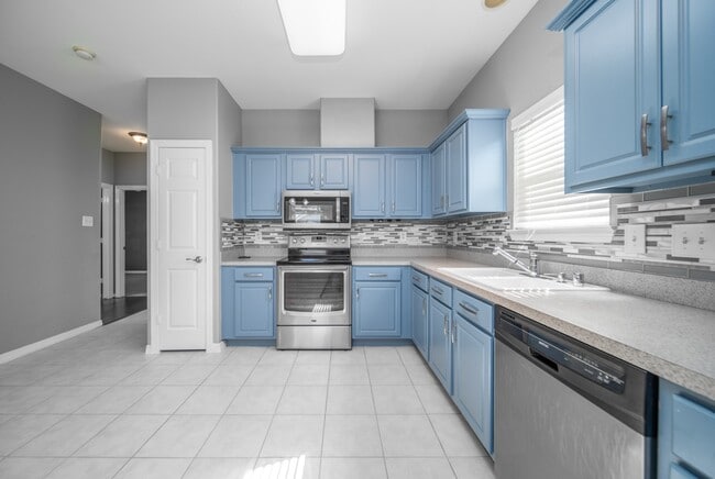 Building Photo - 21323 Sweet Grass Ln
