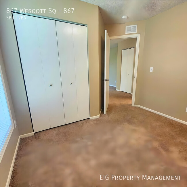 Building Photo - 867 Wescott Square