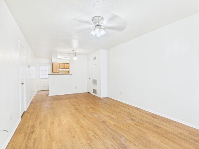 Building Photo - 1108 Welsh Ave