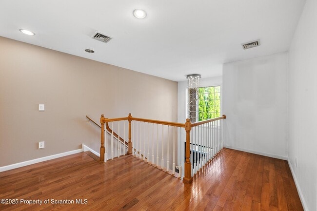 Building Photo - 32 Pine Tree Dr