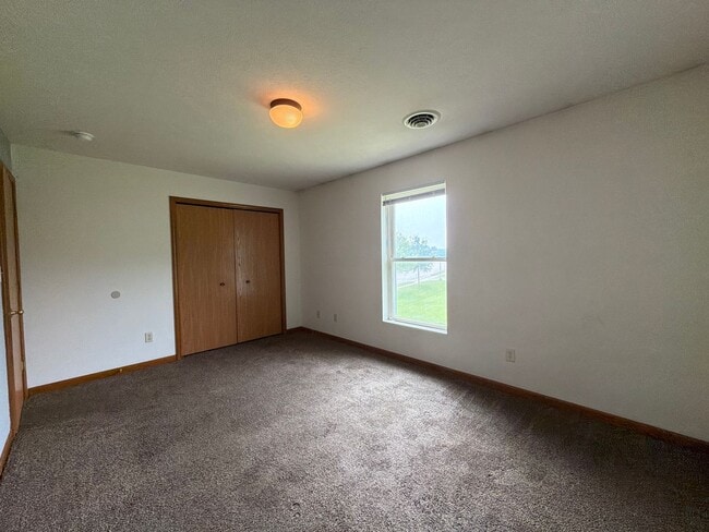 Building Photo - 279 Woodridge Ct