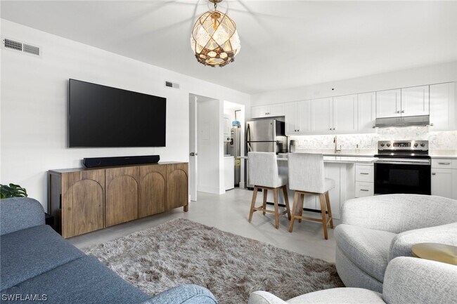 Building Photo - 980 7th Ave S