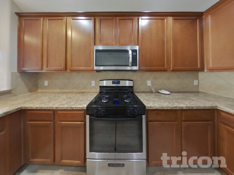 Building Photo - 2413 Castle Creek Dr