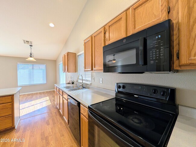 Building Photo - 8639 W Fullam St