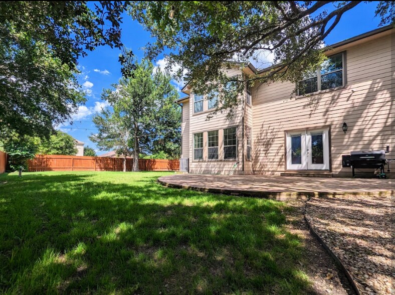 Building Photo - 300 Cedar Lake Blvd