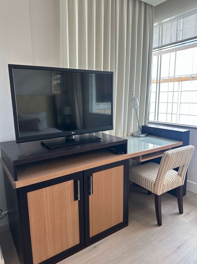 Building Photo - 1395 Brickell Bay Dr