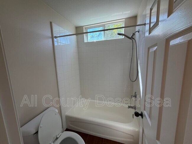 Building Photo - 16621 Maywood Ln