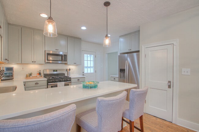 Building Photo - 1609A Cahal Ave