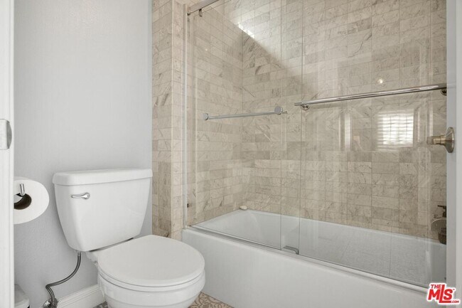 Building Photo - 860 S Lucerne Blvd