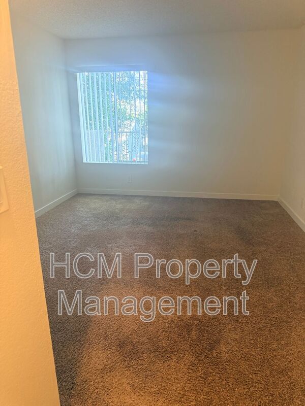 Building Photo - 10418 Scoville Ave