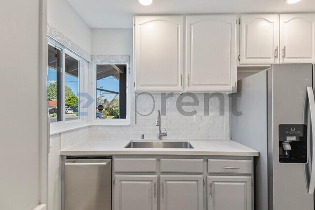 Building Photo - 6258 Castillon Dr