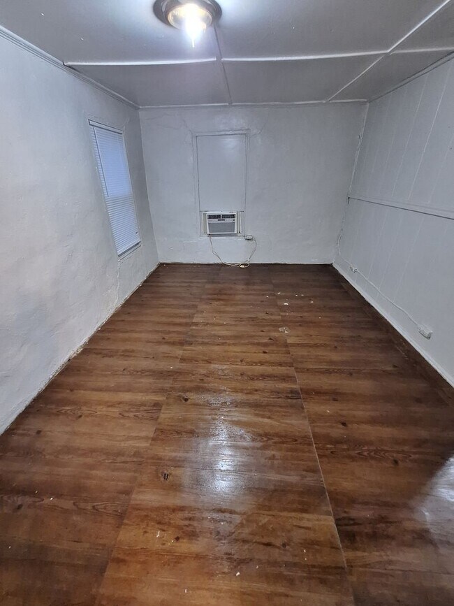 Building Photo - 1 bedroom, 1 bath