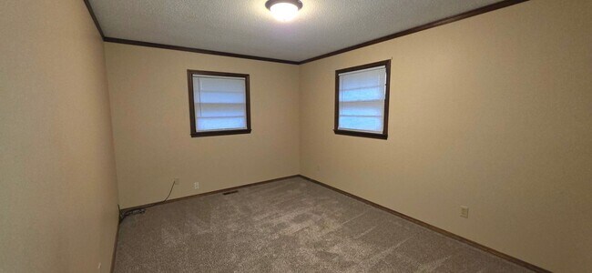 Building Photo - 4 Bedroom 2 Bathroom home in Willard Schools with a Huge Fenced Yard for $1,695!