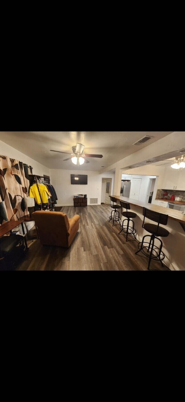 Building Photo - 5213 32nd Terrace N