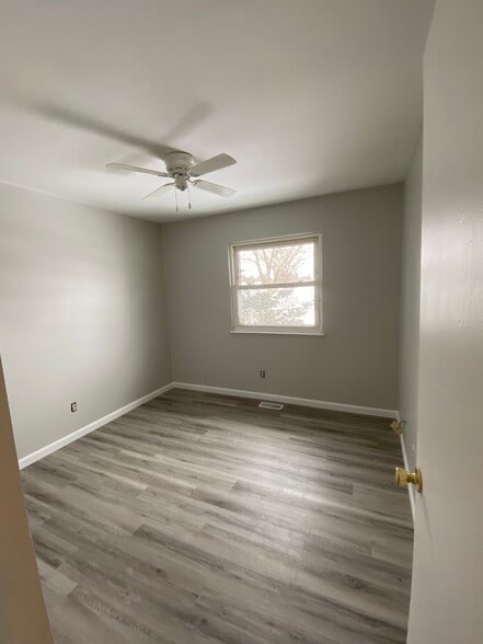 Bedroom 10 x 10 - 734 S Walnut St