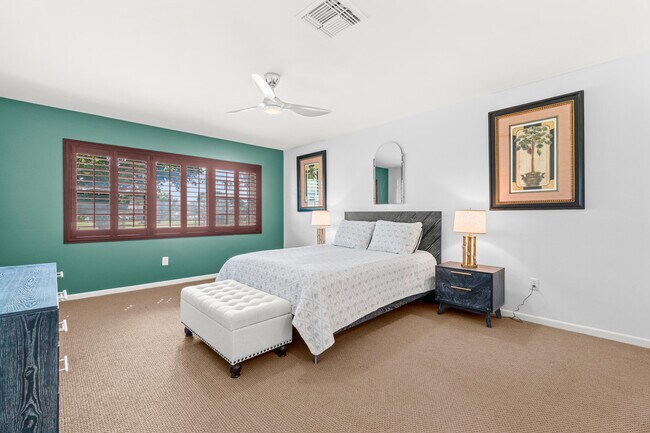 Building Photo - 5 Westgate Ln