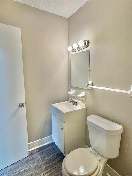 Building Photo - 523 Placid Dr