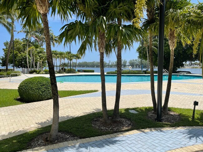 Building Photo - 2451 Brickell Ave