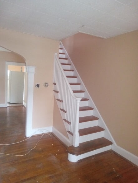 Building Photo - 30 Bellevue Ter