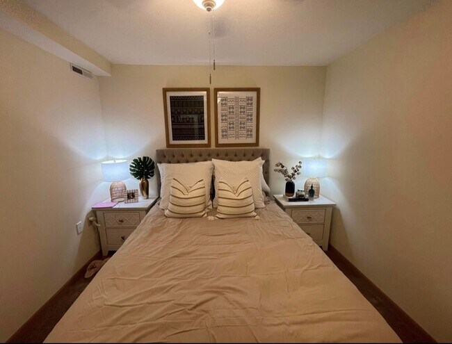 Building Photo - 123 King St