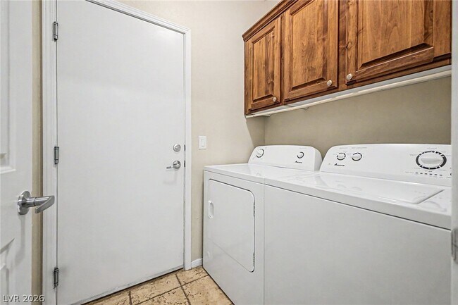 Building Photo - 758 Rise Canyon Dr