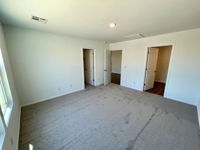 Building Photo - Beautiful New 3 Bedroom Home in the New Ra...