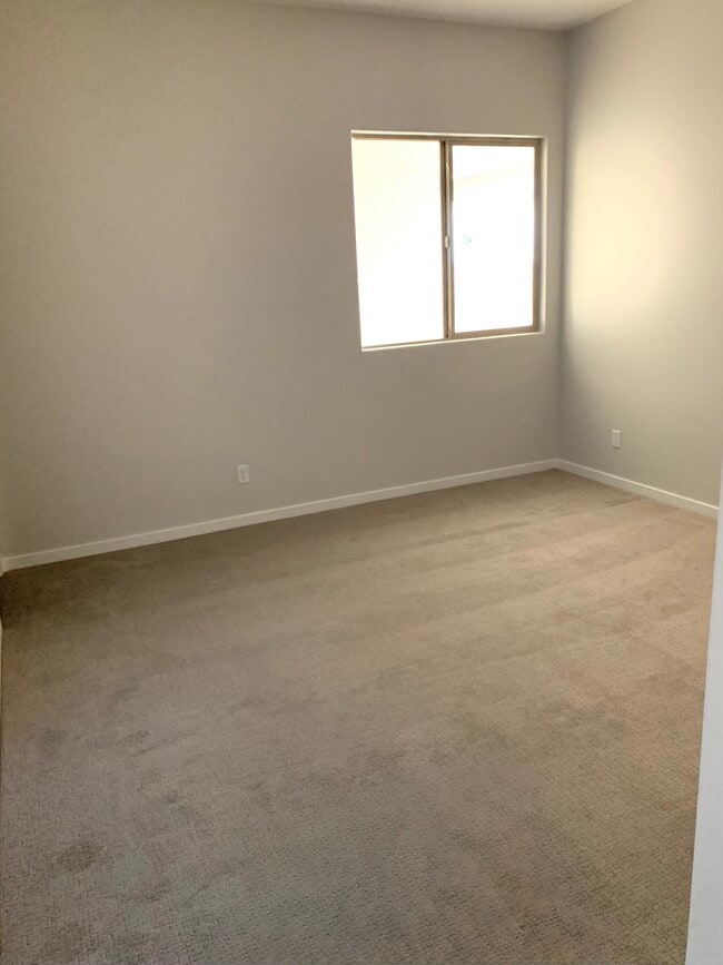 Building Photo - 17243 W Echo Ln