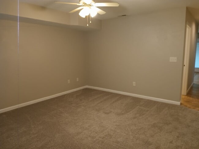 Building Photo - Available now! Beautifully Renovated 2 bed...