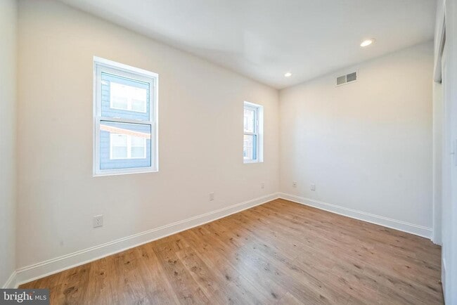 Building Photo - 840 Leland St