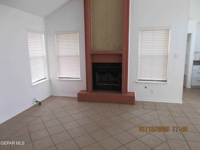 Building Photo - 1465 Sierra De Oro Dr