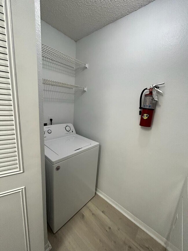 Building Photo - 1055 S Hiawassee Rd